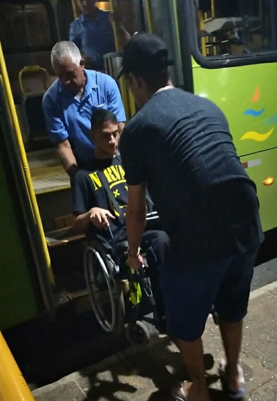 Defeito em elevador de ônibus causa transtornos a usuários