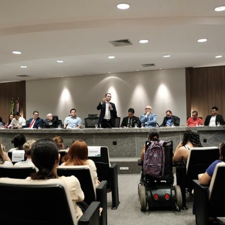 “Temos que escutar pais, alunos e professores”, diz Carlos Lula sobre vagas para alunos com deficiência<br>