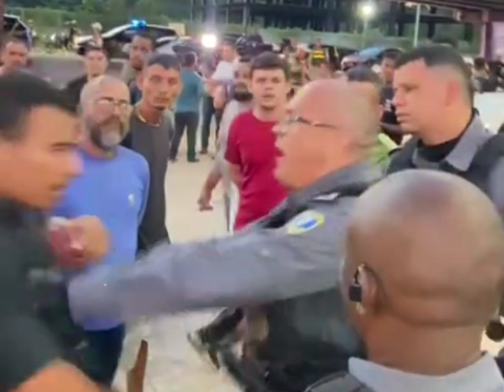 Policial militar agride motorista de aplicativo durante manifestação; veja o vídeo